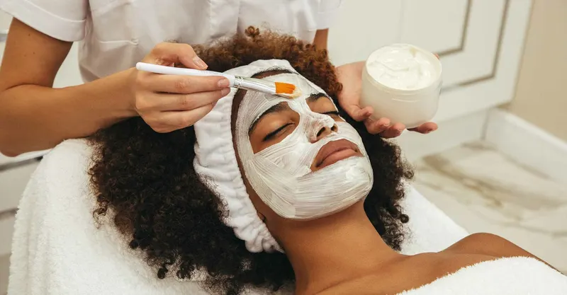 Client receiving a face mask treatment
